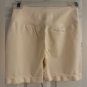 YOUNLA SEAMLESS CURVE SHORTS